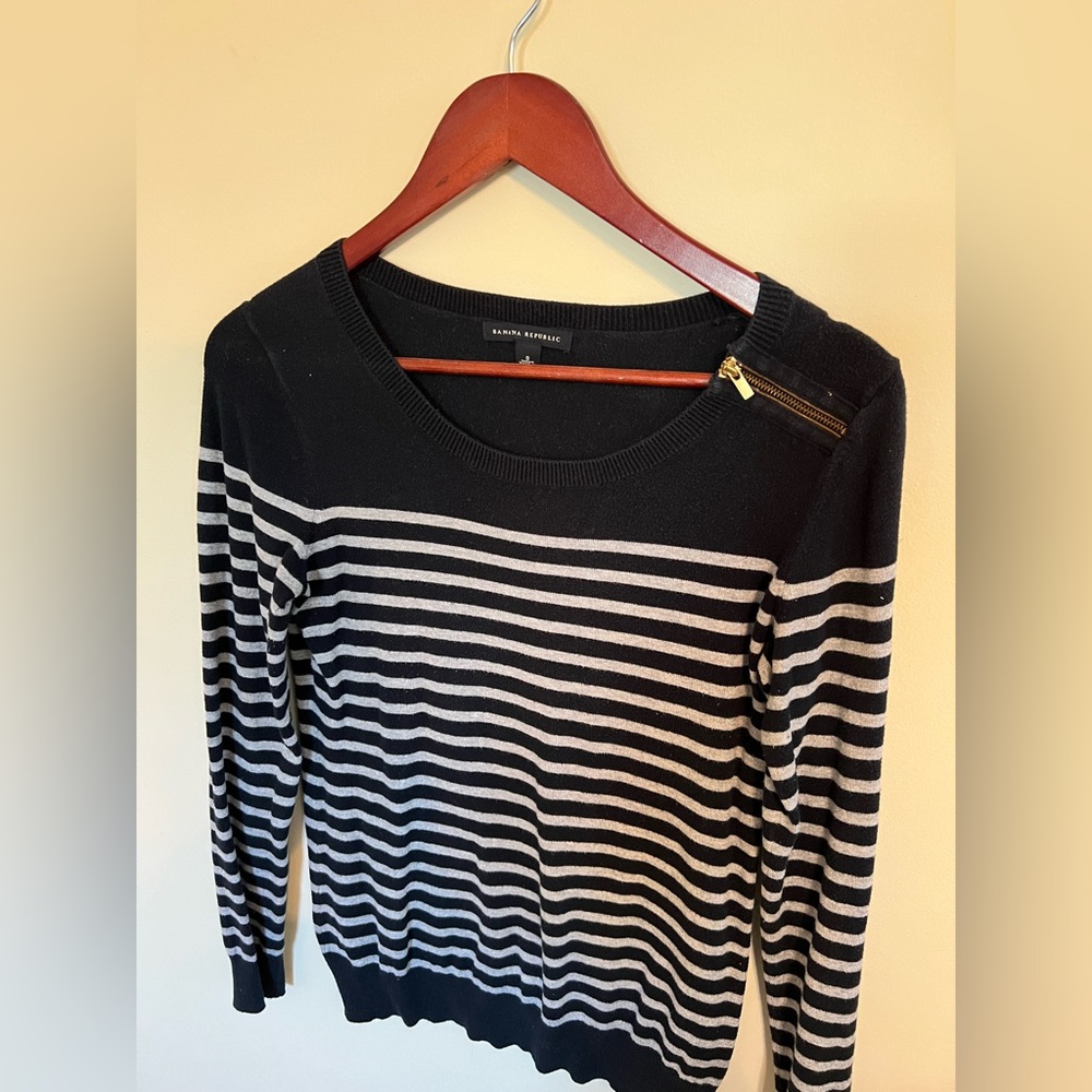 Banana Republic crew neck striped sweater